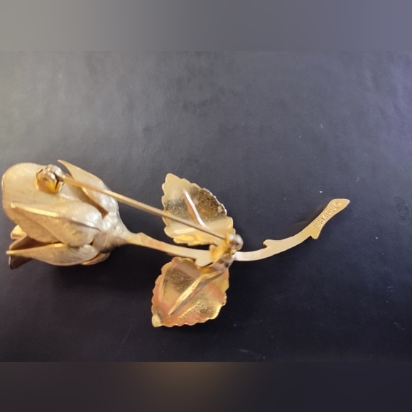 Giovanni rose Gold tone pin brooch - Picture 2 of 4